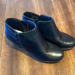 Clarks, heeled boots, black size 5.5